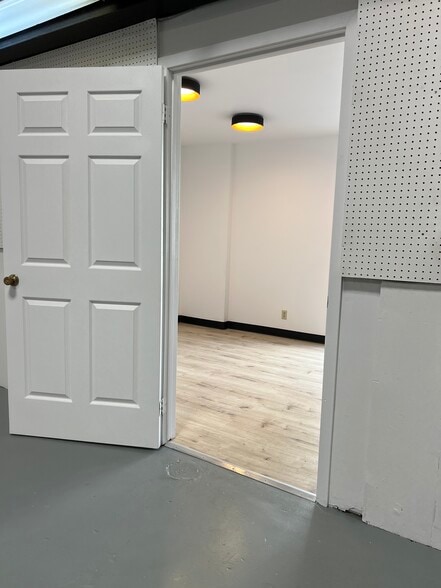 More Photos Of 2057 Goodyear Ave, Ventura Manufacturing For Sale