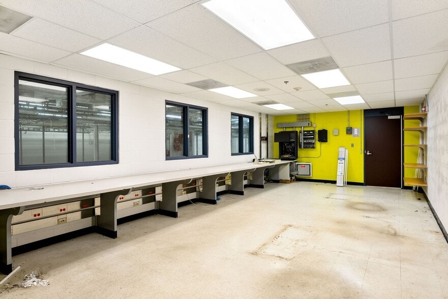 More Photos Of 2800 Diode Ln, Louisville Warehouse For Sale