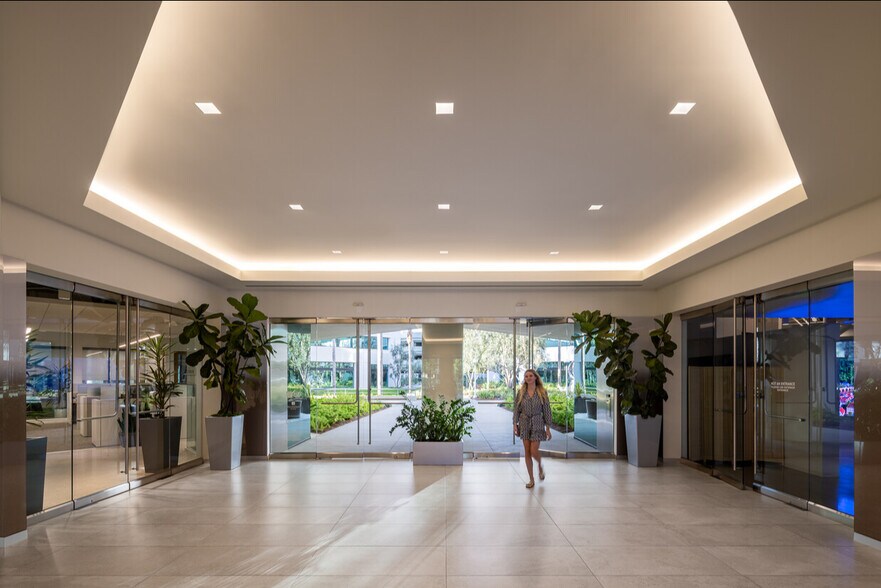 More Photos Of 18301 Von Karman Ave, Irvine Unknown For Lease