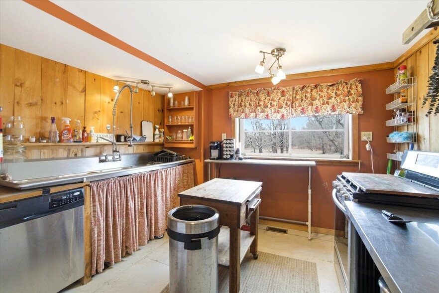 More Photos Of 235 Windsor Rd, Hillsborough Hospitality For Sale