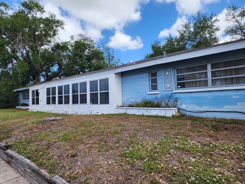 More Photos Of 2455 Bee Ridge Rd, Sarasota Office For Sale