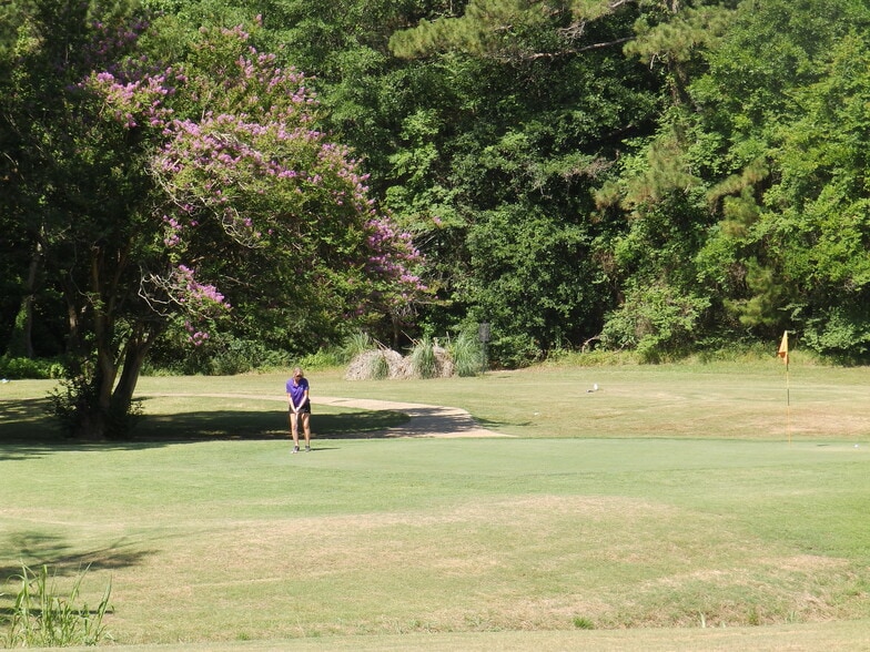 More Photos Of 2130 Country Club Rd, Palestine Golf Course Driving Range For Sale