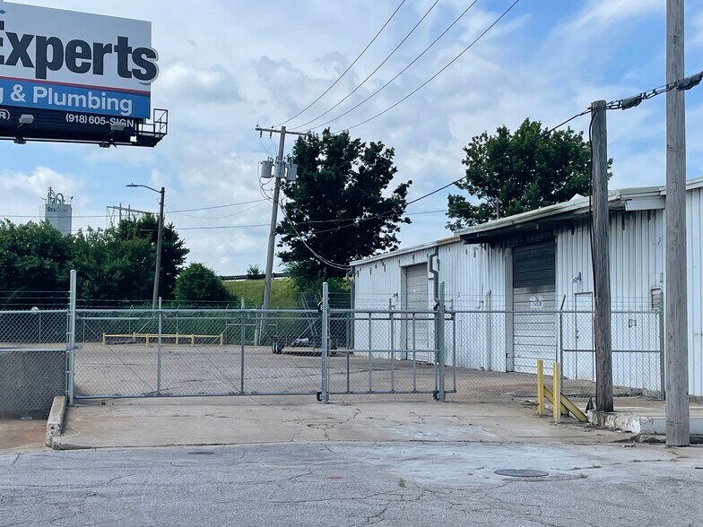 More Photos Of 2216 S Rosedale Ave, Tulsa Manufacturing For Lease