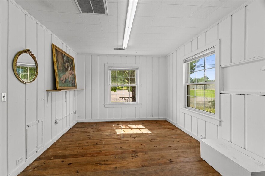 More Photos Of 806 N 3rd Ave, Chatsworth Office Residential For Sale