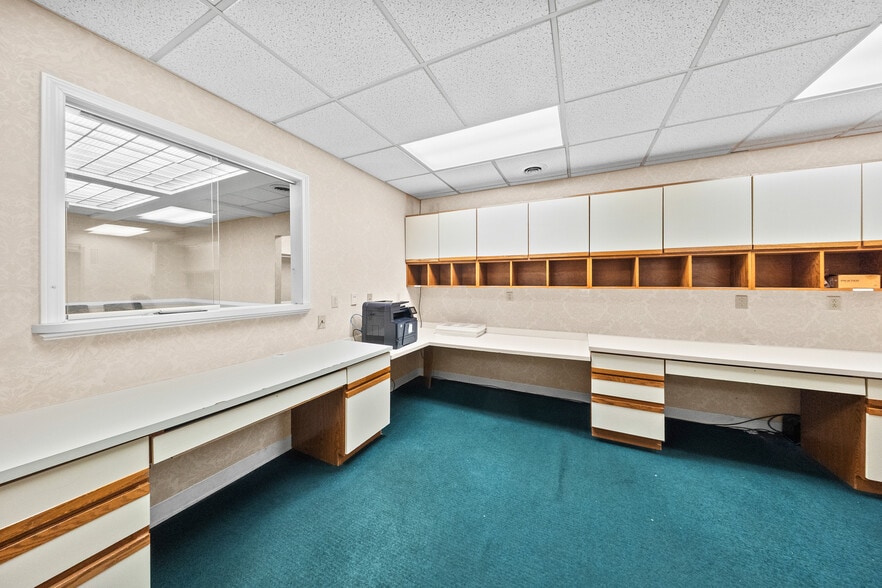 More Photos Of 1901 Winchester Ave, Ashland Office For Sale