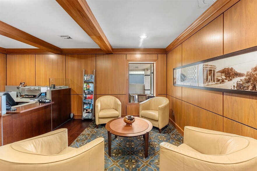 More Photos Of 525 N Harbor City Blvd, Melbourne Office For Sale