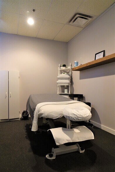 More Photos Of 11817 105th Ave, Edmonton Restaurant For Lease