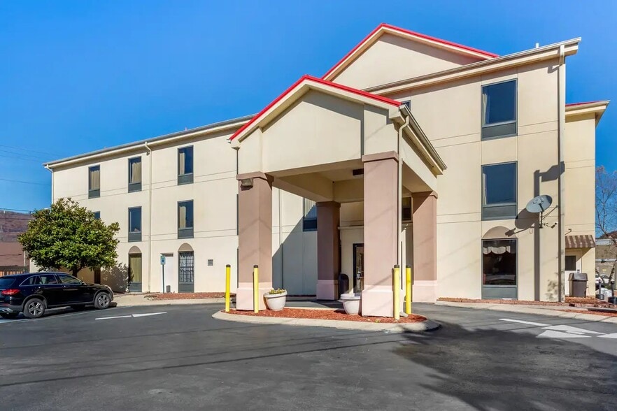More Photos Of 150 Browns Ferry Rd, Chattanooga Hotel For Sale