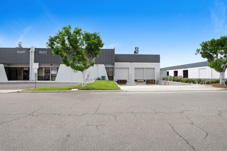 More Photos Of 15613-15619 Blackburn Ave, Norwalk Warehouse For Lease