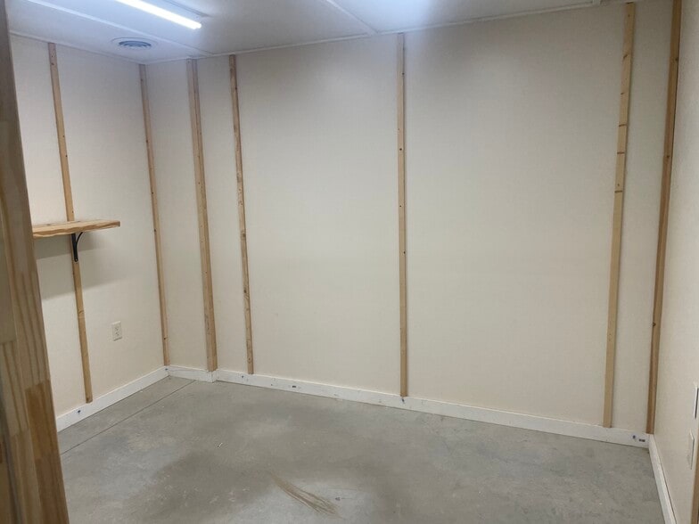 More Photos Of 645 Bess Town Rd, Bessemer City Warehouse For Lease