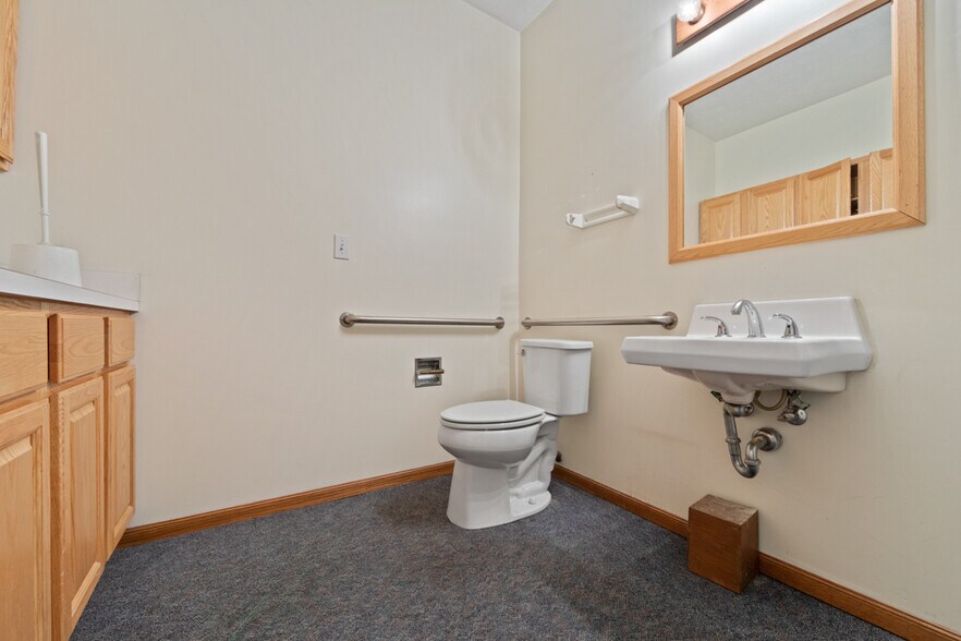 More Photos Of 9233 SR 14, Streetsboro Medical For Sale