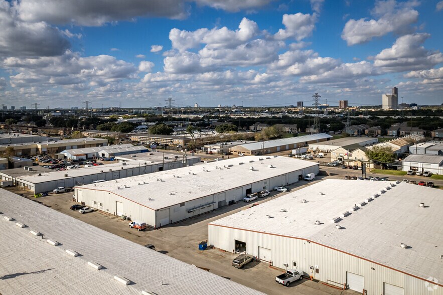 More Photos Of 5303 Glenmont Dr, Houston Light Manufacturing For Lease