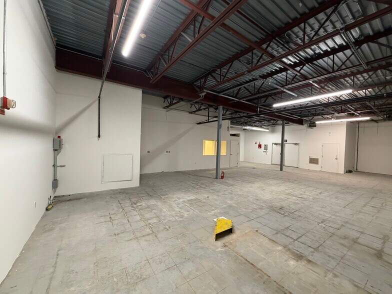 More Photos Of 11025 Valley Blvd, El Monte Office For Lease