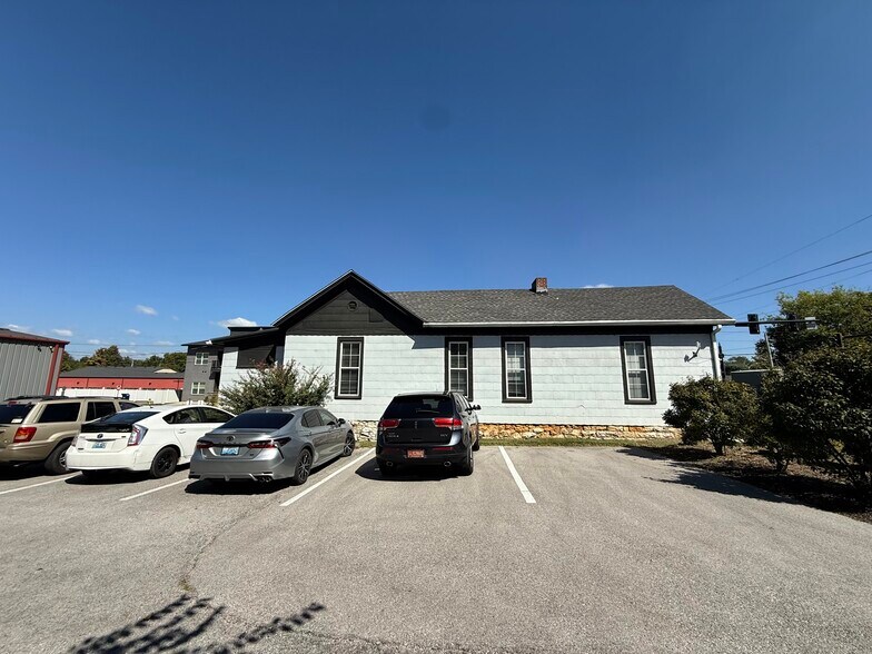 More Photos Of 701 Chestnut St, Bowling Green Office For Lease