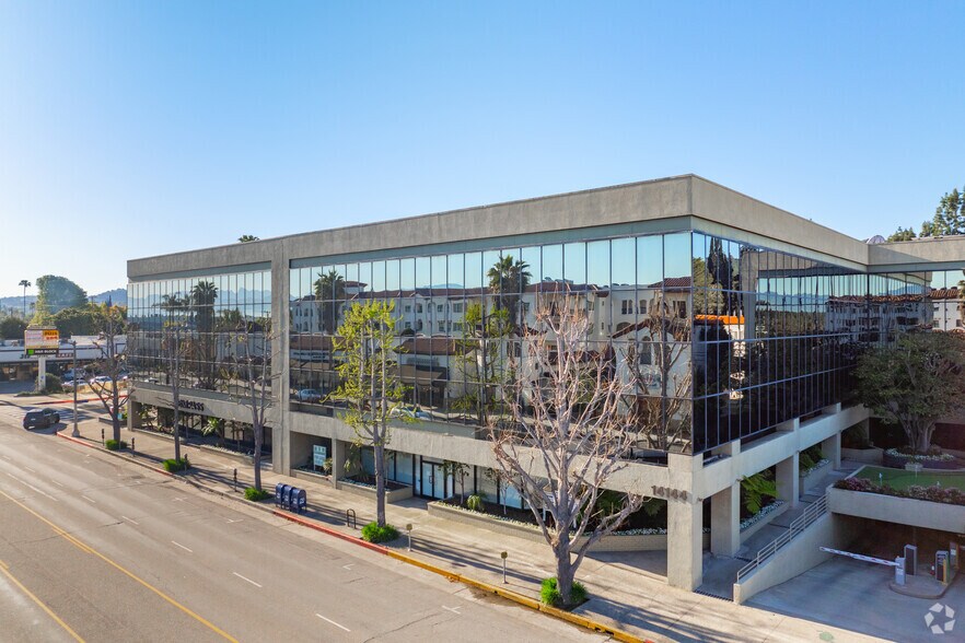 More Photos Of 14140-14144 Ventura Blvd, Sherman Oaks Loft Creative Space For Lease