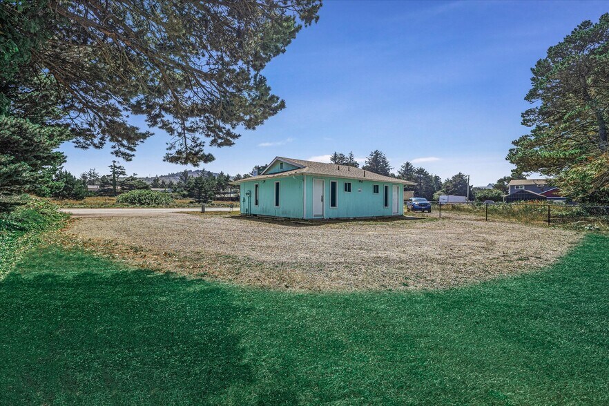 More Photos Of 3885 N Highway 101, Depoe Bay Freestanding For Sale