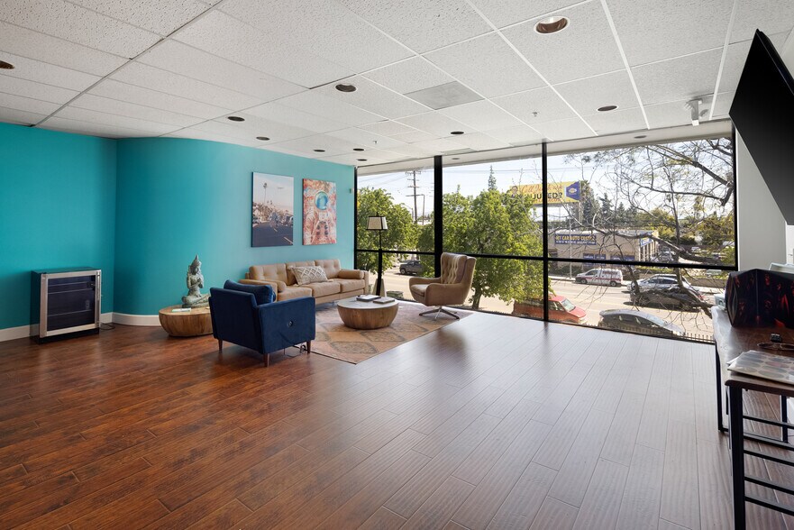 More Photos Of 20500 Nordhoff St, Chatsworth Research And Development For Sale