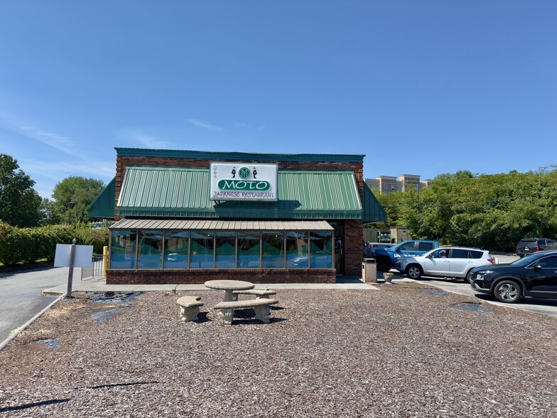 More Photos Of 2607 N Roan St, Johnson City Freestanding For Lease