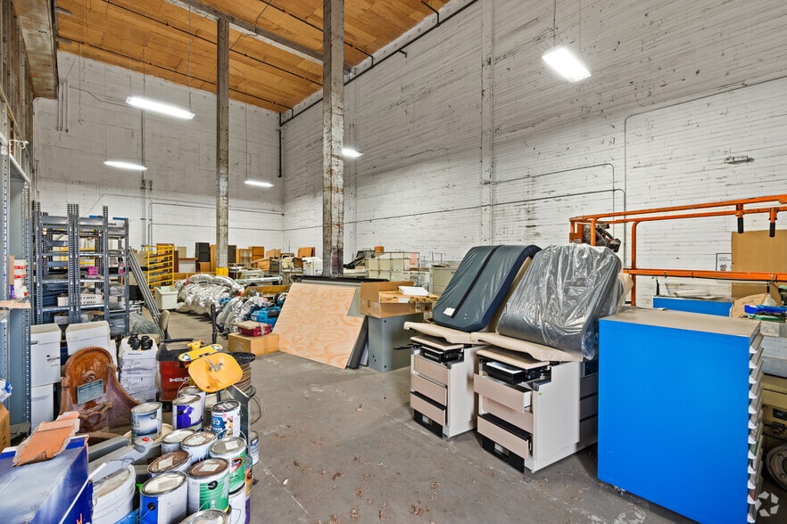 More Photos Of 320 Hillcrest Rd, Hollister Showroom For Sale