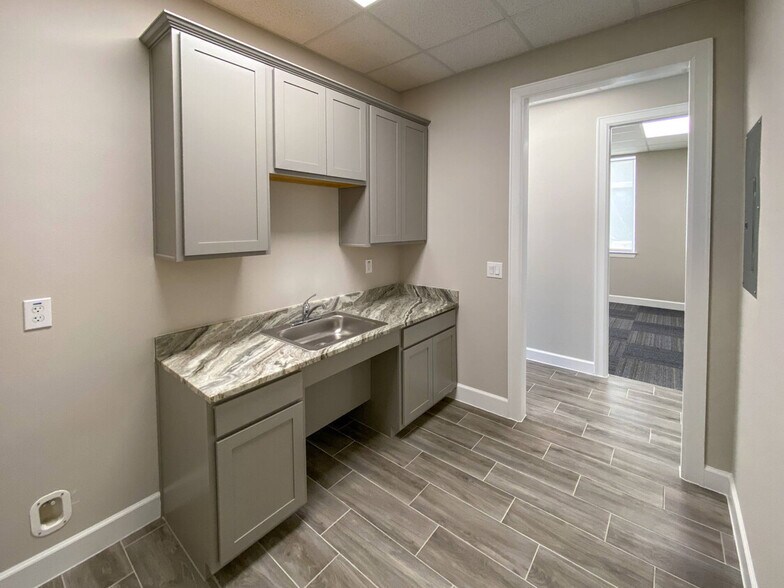 More Photos Of 5501 Cabrera Dr, Sugar Land Medical For Lease