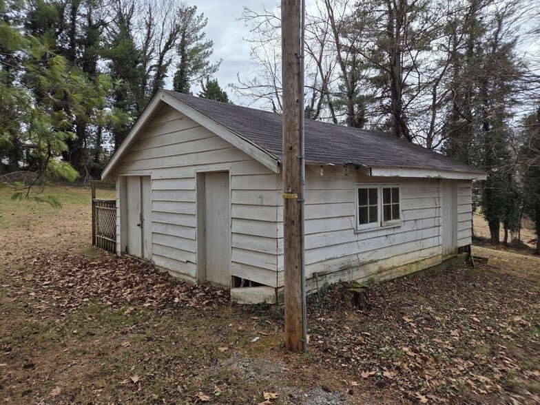 More Photos Of 934 Commander Dr, Roanoke Specialty For Sale