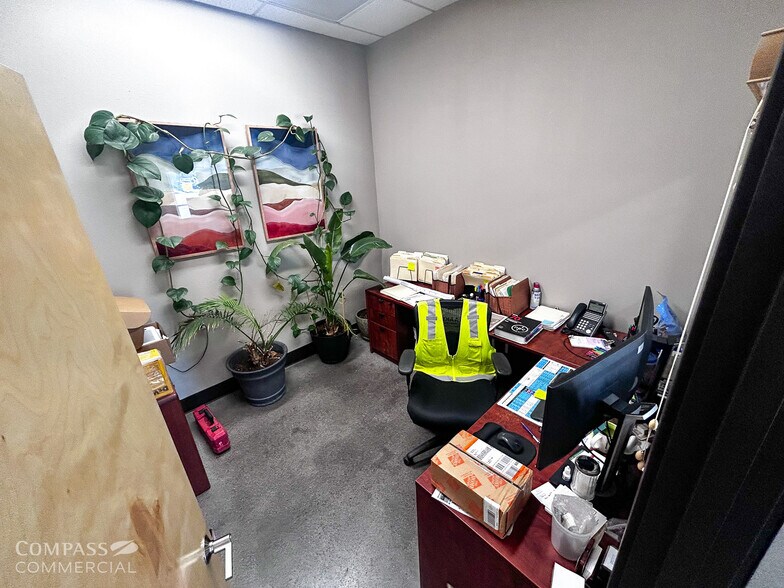 More Photos Of 1260 NE 1st St, Bend Warehouse For Lease