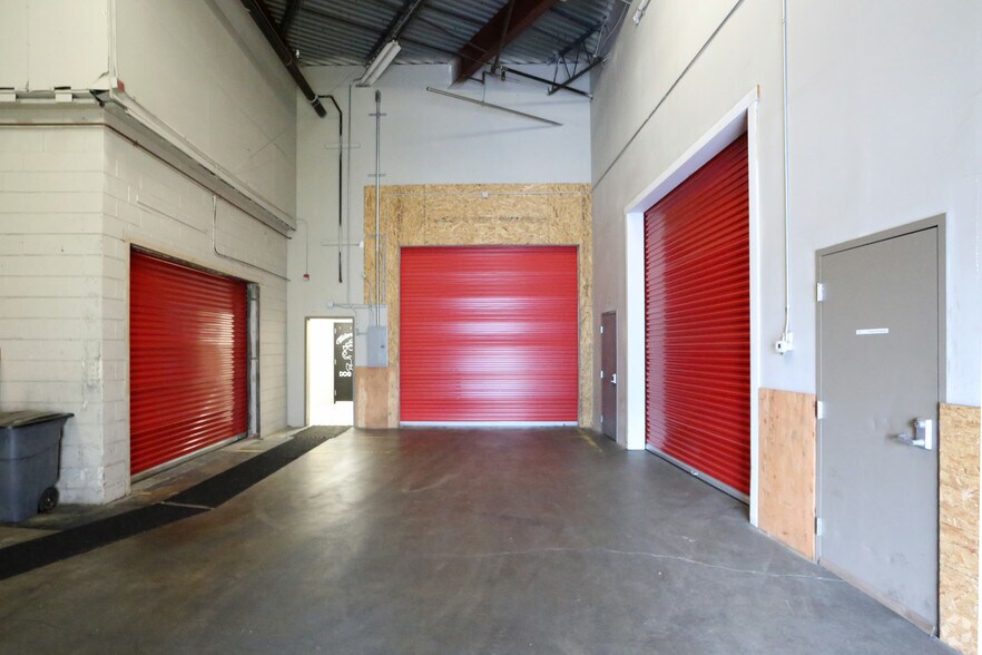 More Photos Of 71 Linden St, Lynn Warehouse For Lease