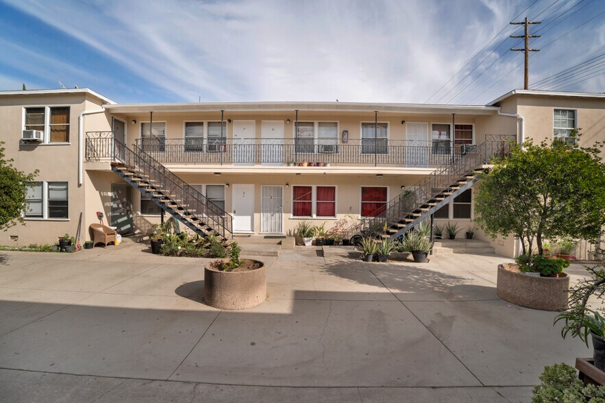 More Photos Of 17007-17013 Vanowen St, Van Nuys Apartments For Sale