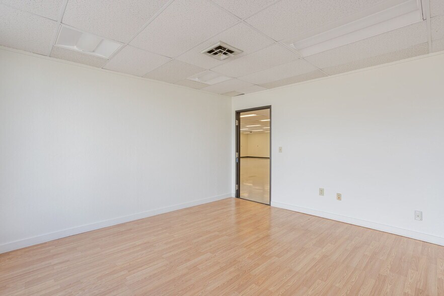 More Photos Of 999 NE 2nd St, Bend Freestanding For Lease