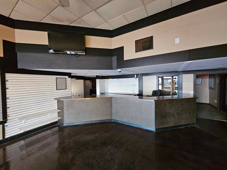 More Photos Of 6511 S Transit Rd, Lockport Freestanding For Lease