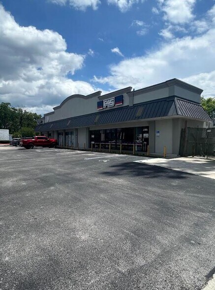More Photos Of 13550 Atlantic Blvd, Jacksonville Storefront For Sale