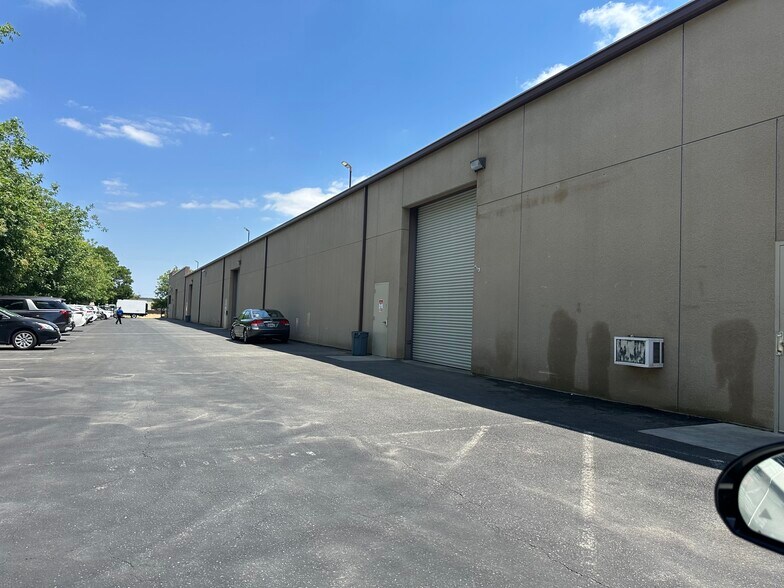 More Photos Of 96 S West Ave, Fresno Warehouse For Lease