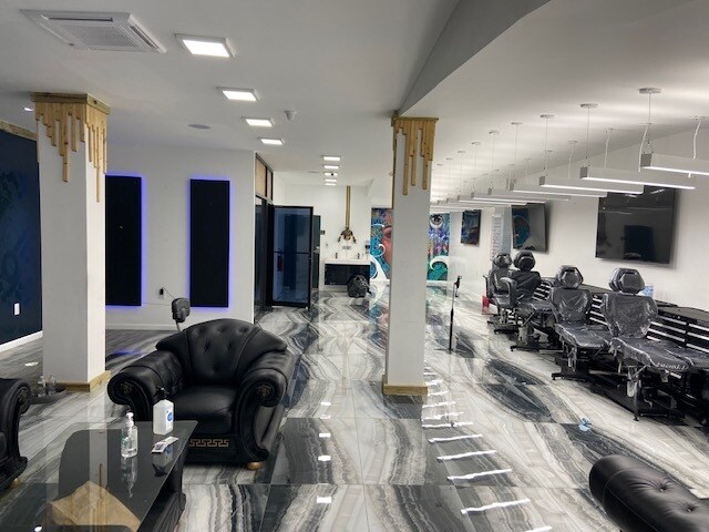 More Photos Of 3008-3010 Jerome Ave, Bronx Warehouse For Lease