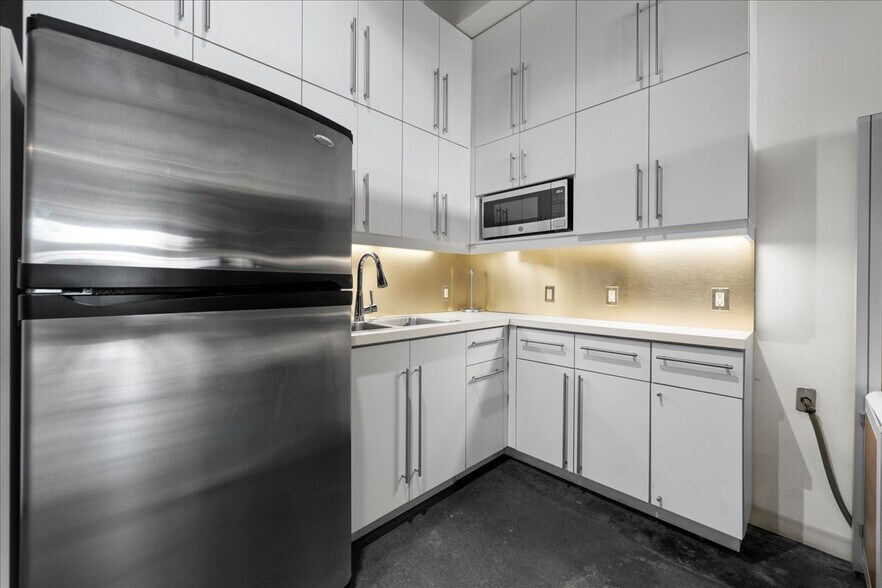 More Photos Of 123 Richmond St, El Segundo Storefront Retail Residential For Lease