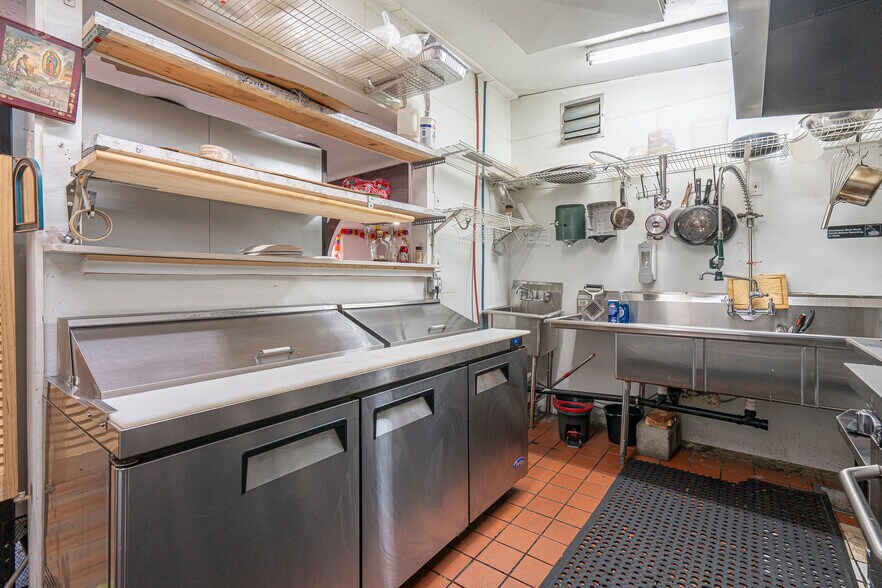 More Photos Of 3103 Highway 20, Sweet Home Restaurant For Sale