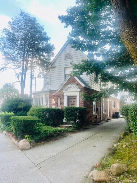 More Photos Of 10922 Myrtle Ave, Richmond Hill Healthcare For Sale