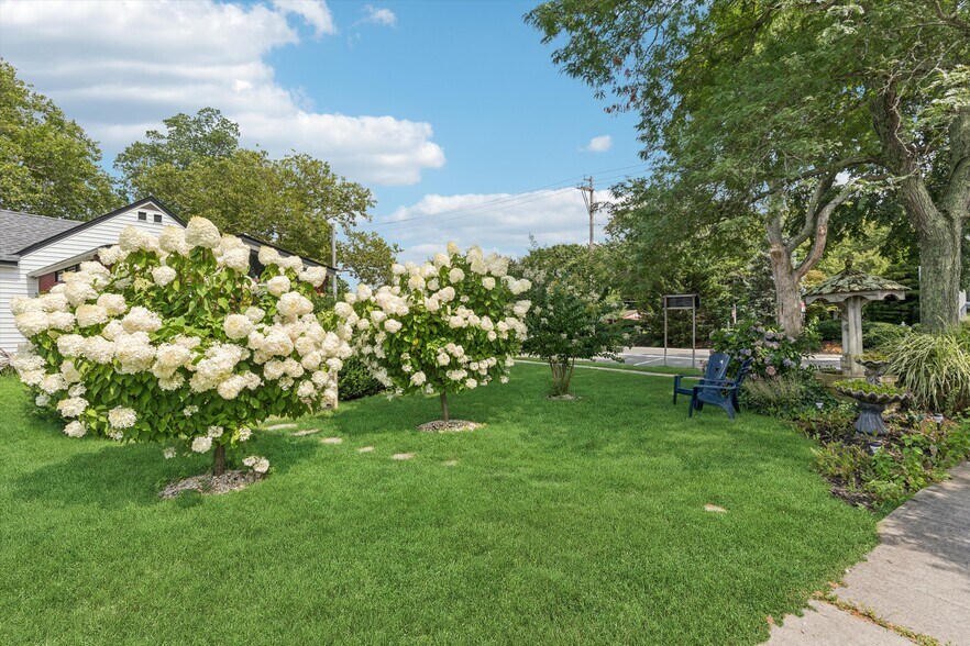 More Photos Of 95 Love Ln, Mattituck Freestanding For Sale