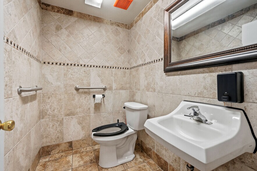 More Photos Of 924 N Bethlehem Pike, Ambler Restaurant For Sale