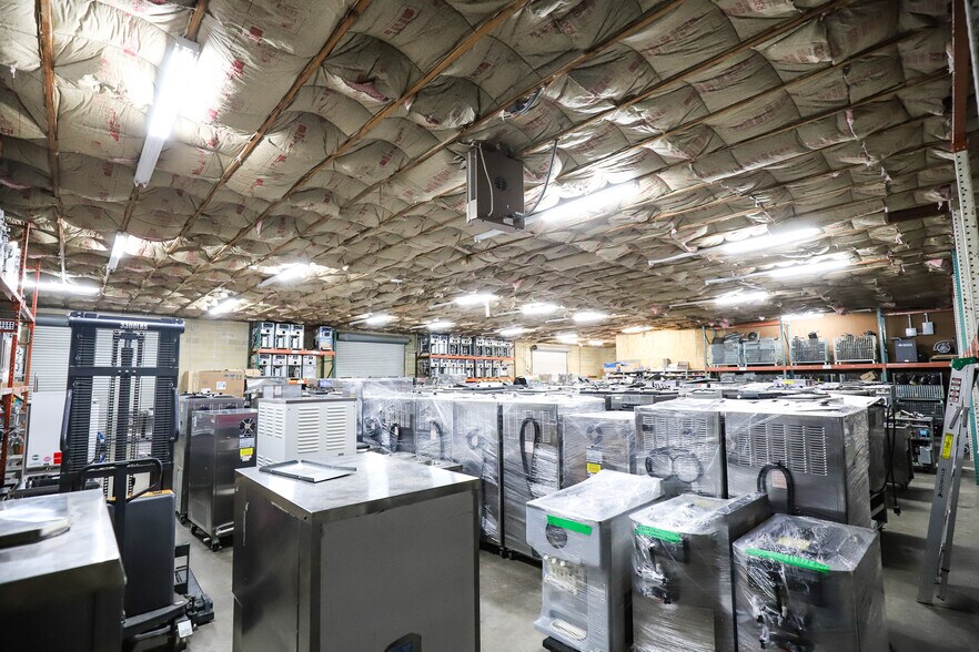 More Photos Of 2300 NW 71st Pl, Gainesville Warehouse For Lease