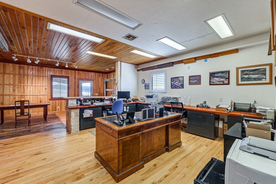 More Photos Of 2684 W US Highway 290, Fredericksburg Warehouse For Sale