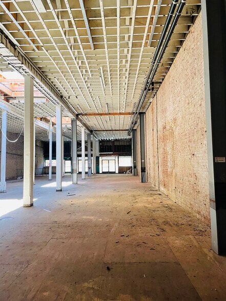 More Photos Of 327 S Broadway, Los Angeles Restaurant For Lease