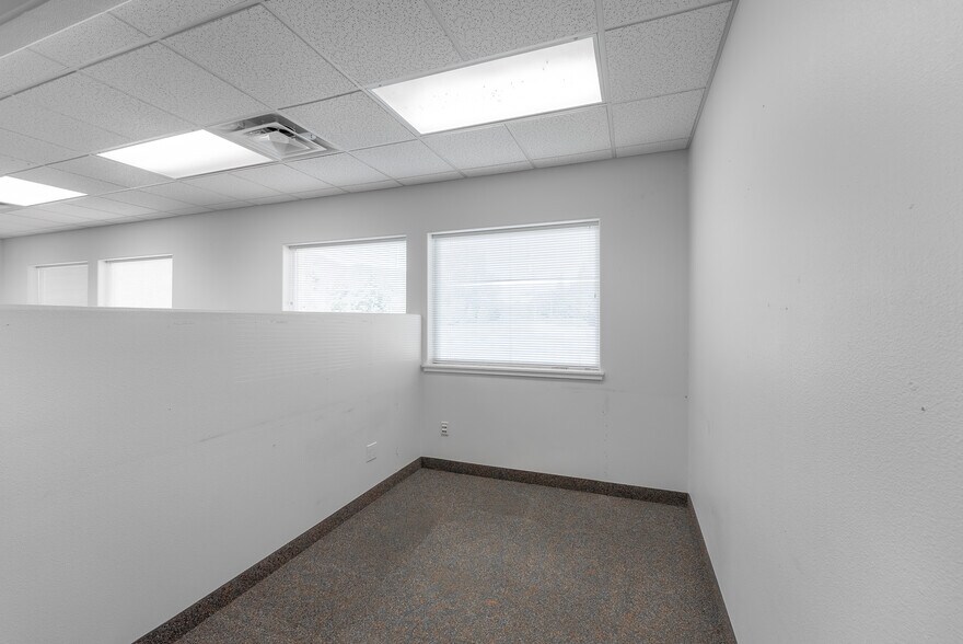 More Photos Of 2665 Glendale Valley Rd, Glendale Office For Sale