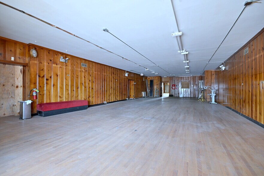 More Photos Of 2345 N Mannheim Rd, Melrose Park Freestanding For Sale