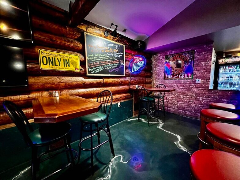 More Photos Of 307 Main St, Hollandale Restaurant For Sale