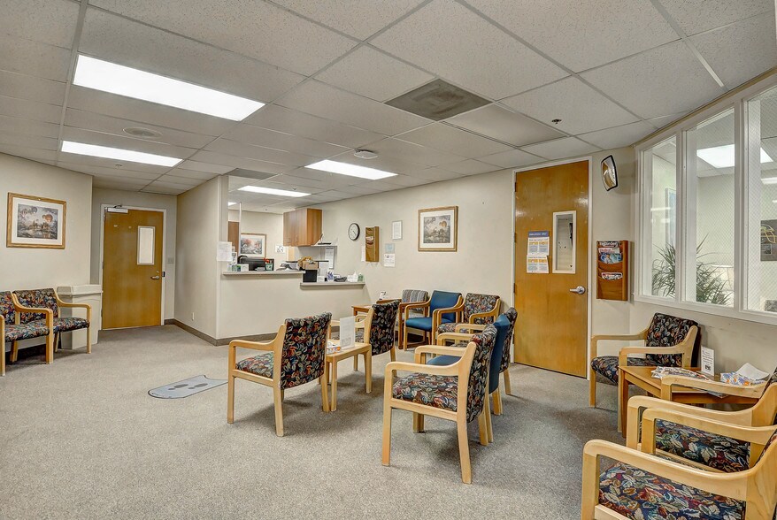 More Photos Of 17909 Soledad Canyon Rd, Santa Clarita Medical For Lease