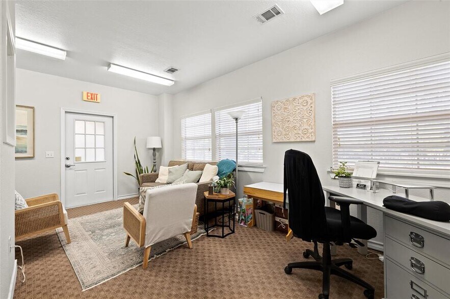 More Photos Of 800 W Highway 290, Dripping Springs Medical For Sale