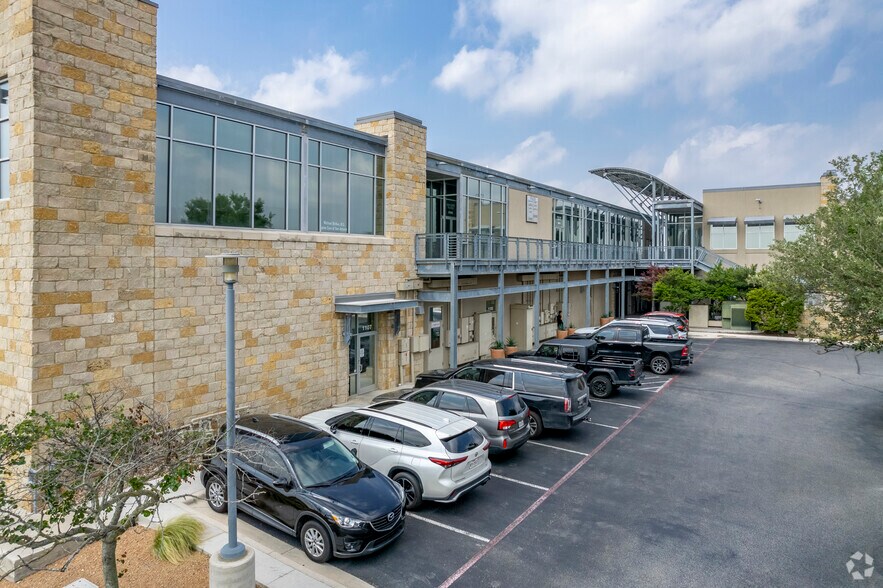 More Photos Of 20079 Stone Oak Pky, San Antonio Storefront Retail Office For Lease