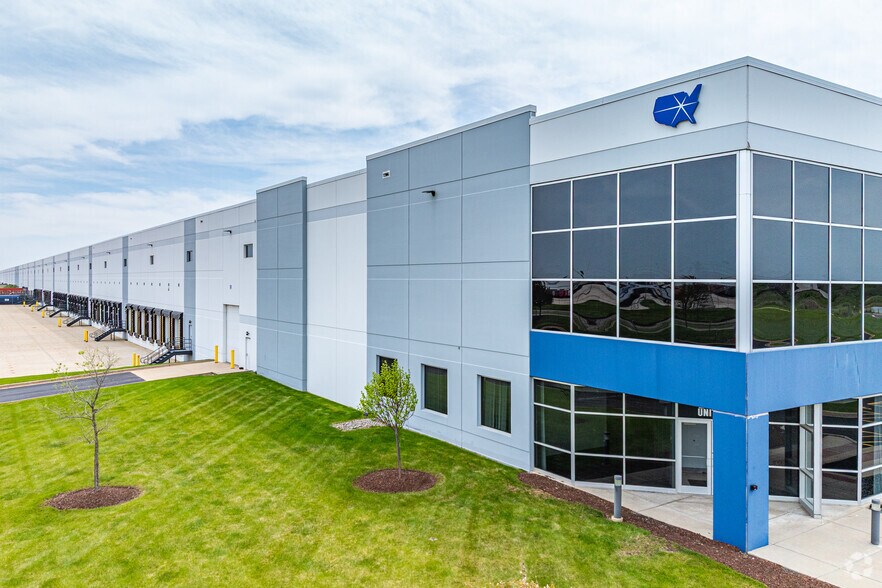 More Photos Of 20901 W Walter Strawn Dr, Elwood Distribution For Lease