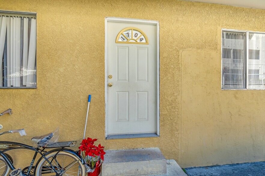 More Photos Of 1700 Grismer Ave, Burbank Apartments For Sale