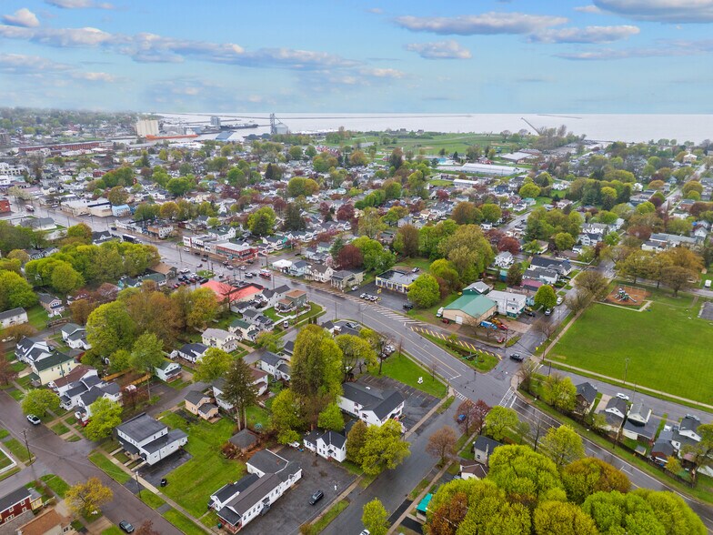 More Photos Of 180 E 10th St, Oswego Hotel For Sale